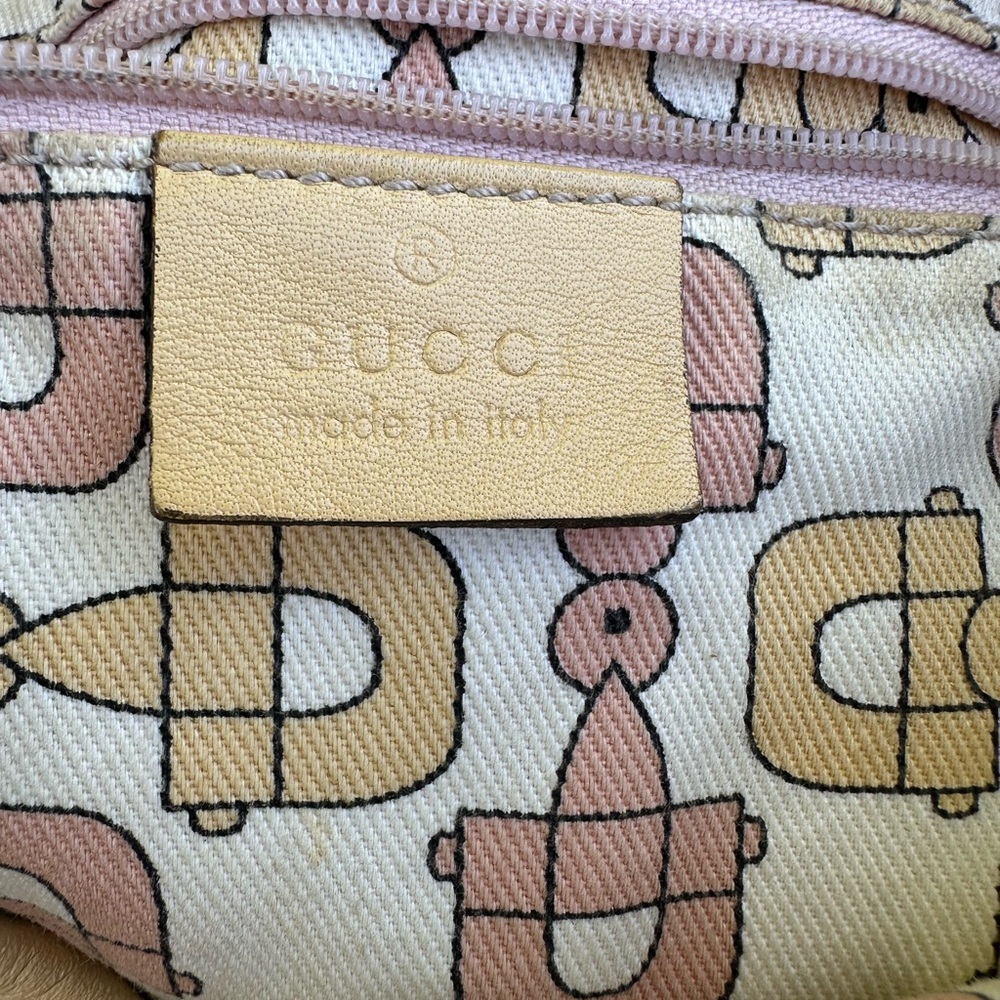 GUCCI
Guccissima Leather Shoulder Bag - Picture 15 of 16